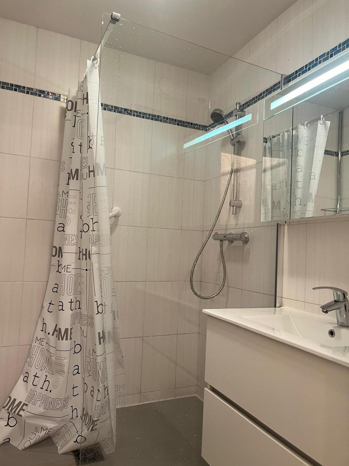 Champion Suites Sarcelles Eksteriør billede