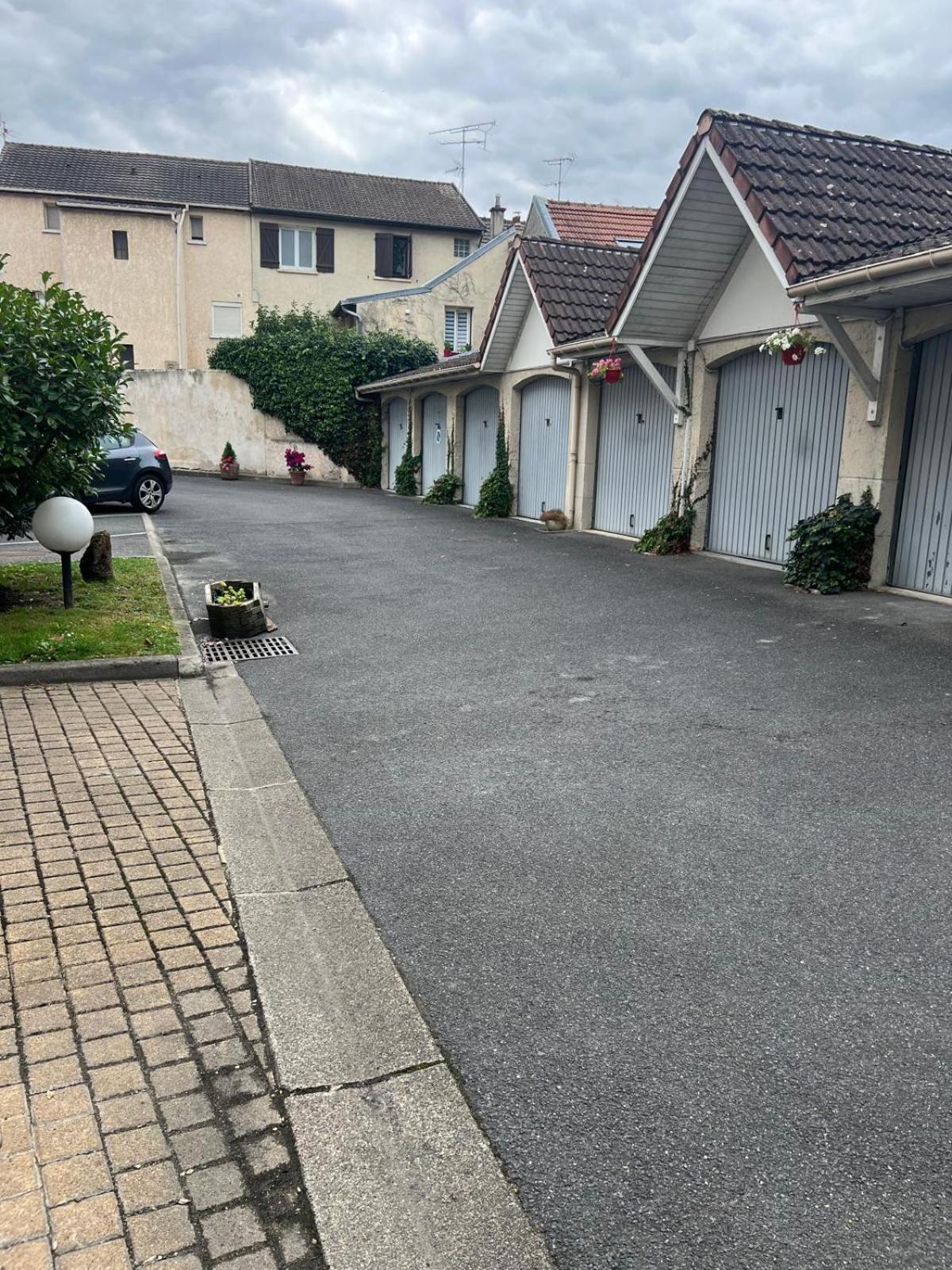 Champion Suites Sarcelles Eksteriør billede