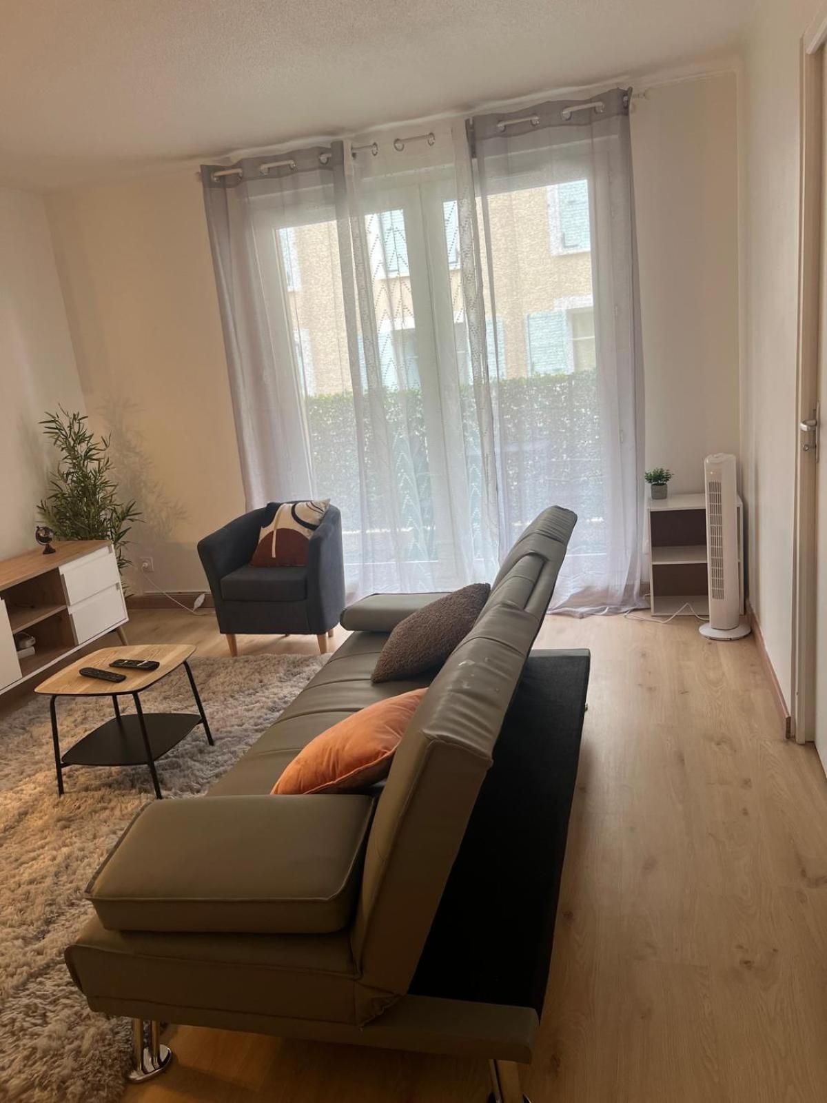 Champion Suites Sarcelles Eksteriør billede