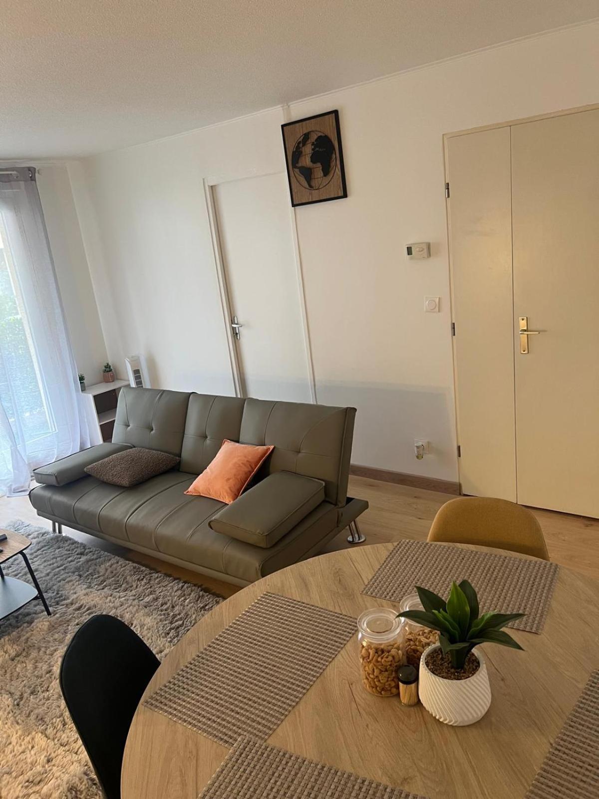 Champion Suites Sarcelles Eksteriør billede