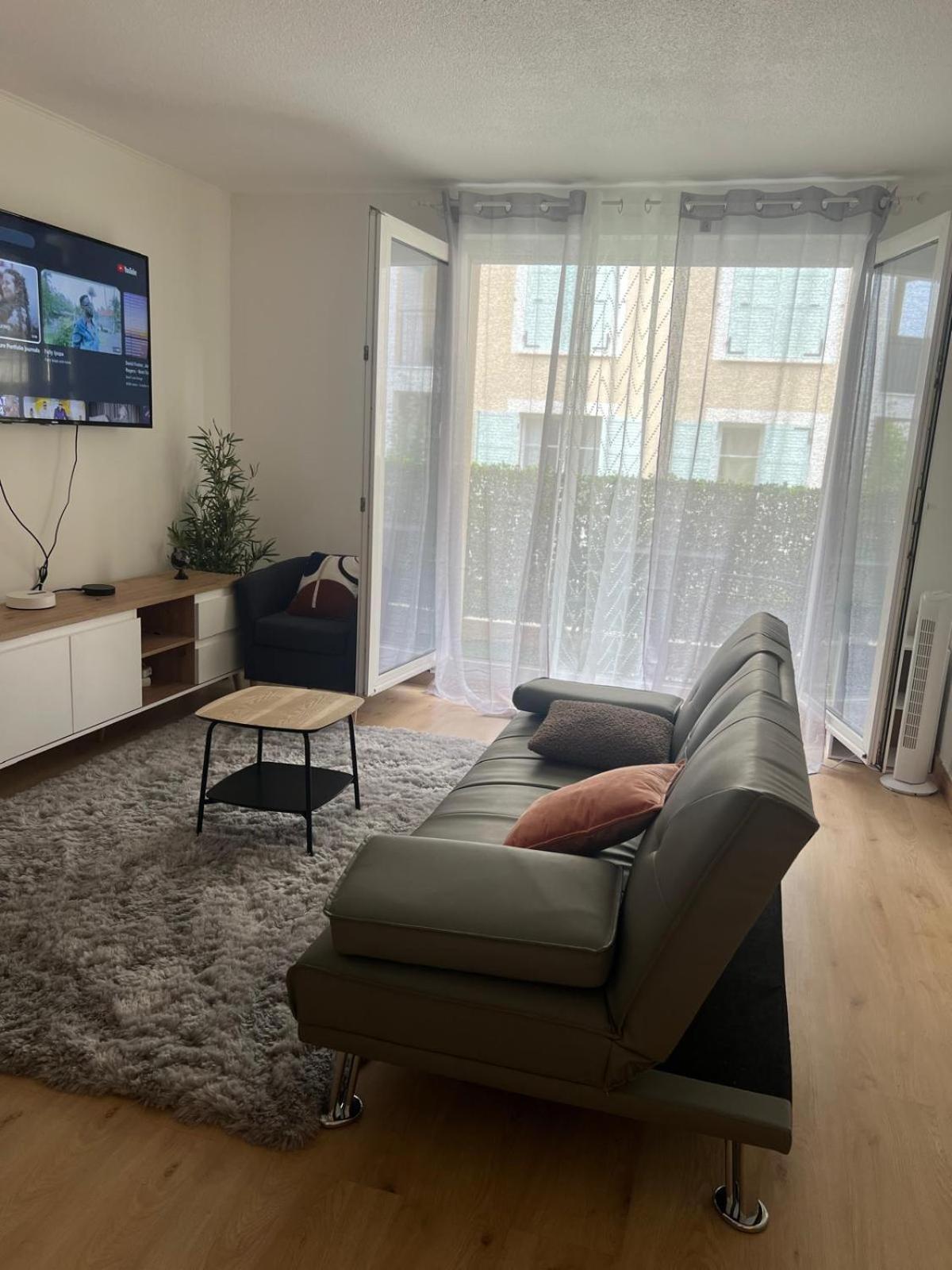 Champion Suites Sarcelles Eksteriør billede